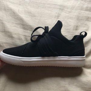 Steve Madden Lancer Sneakers 7.5 never worn!!!!